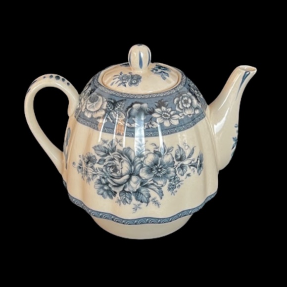 Vintage Teapot for One 🎉Host Pick🎉 - Picture 5 of 7